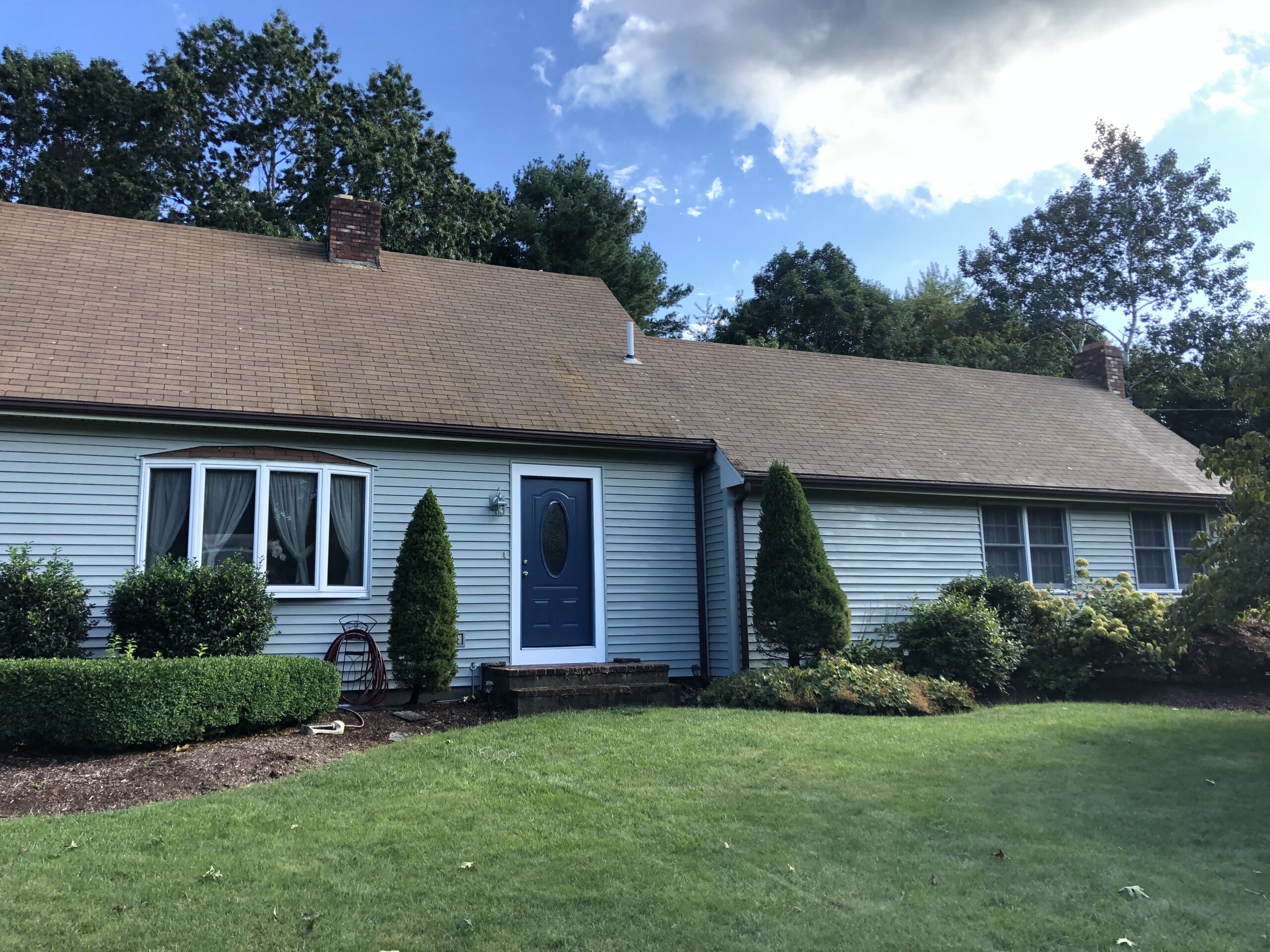 Icon representing professionalism and dedication as core values of Exterior Washed in South Shore, MA
