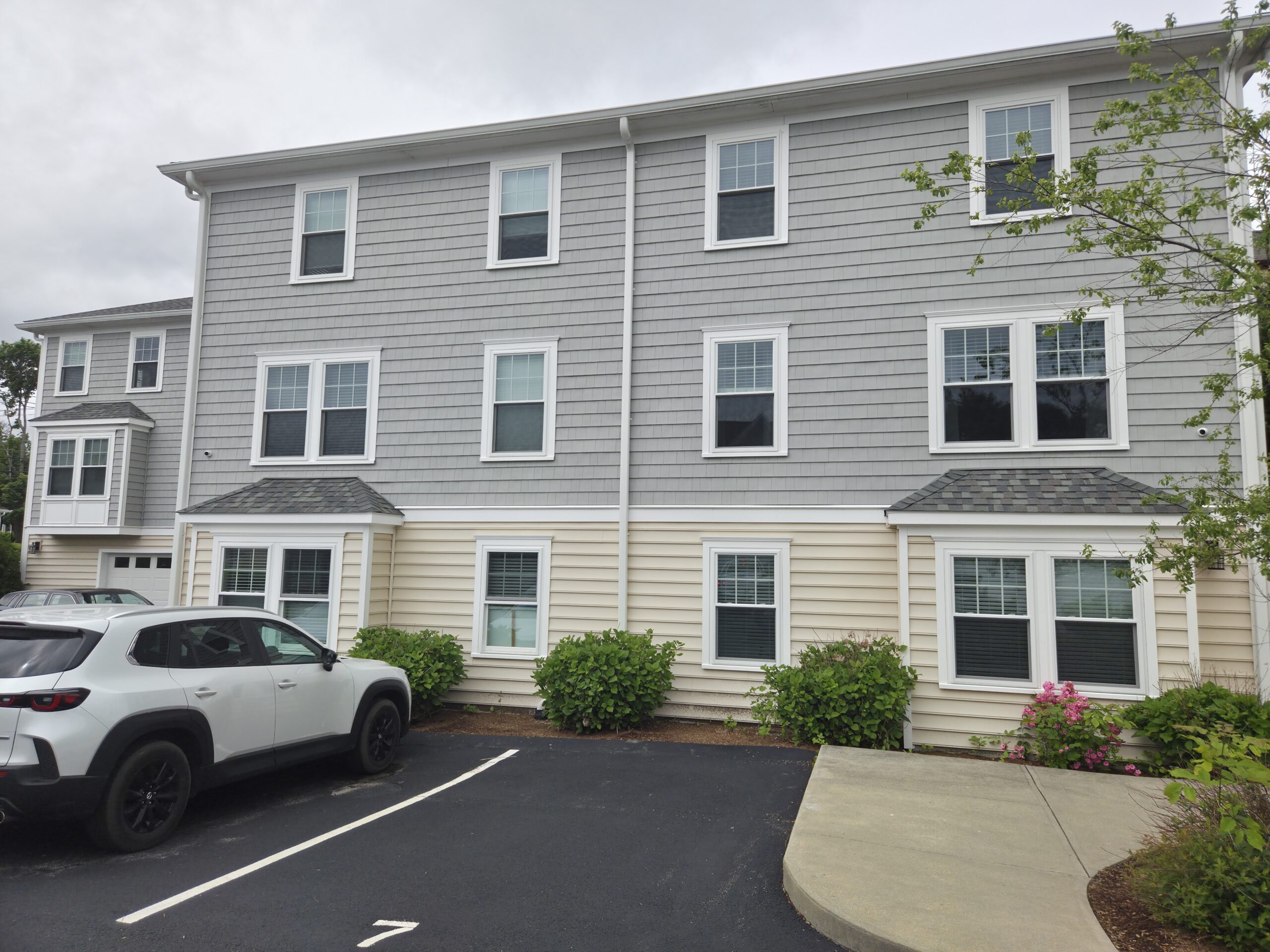 Icon representing professionalism and dedication as core values of Exterior Washed in South Shore, MA
